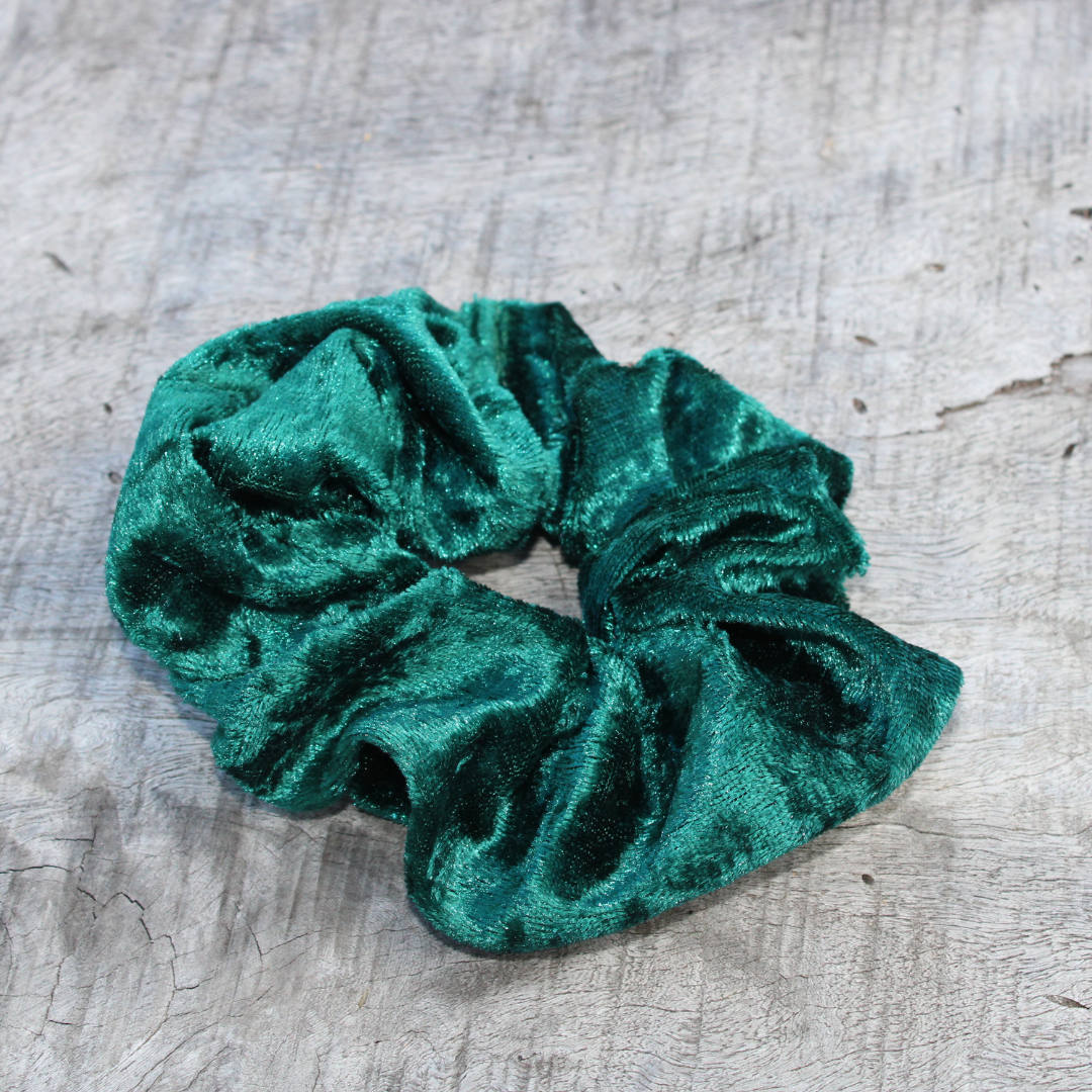 cobba_country_scrunchie_green_velvet_detail.png