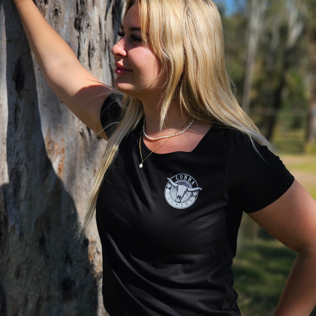 Women's Hunter Scoop Tee - Black & White