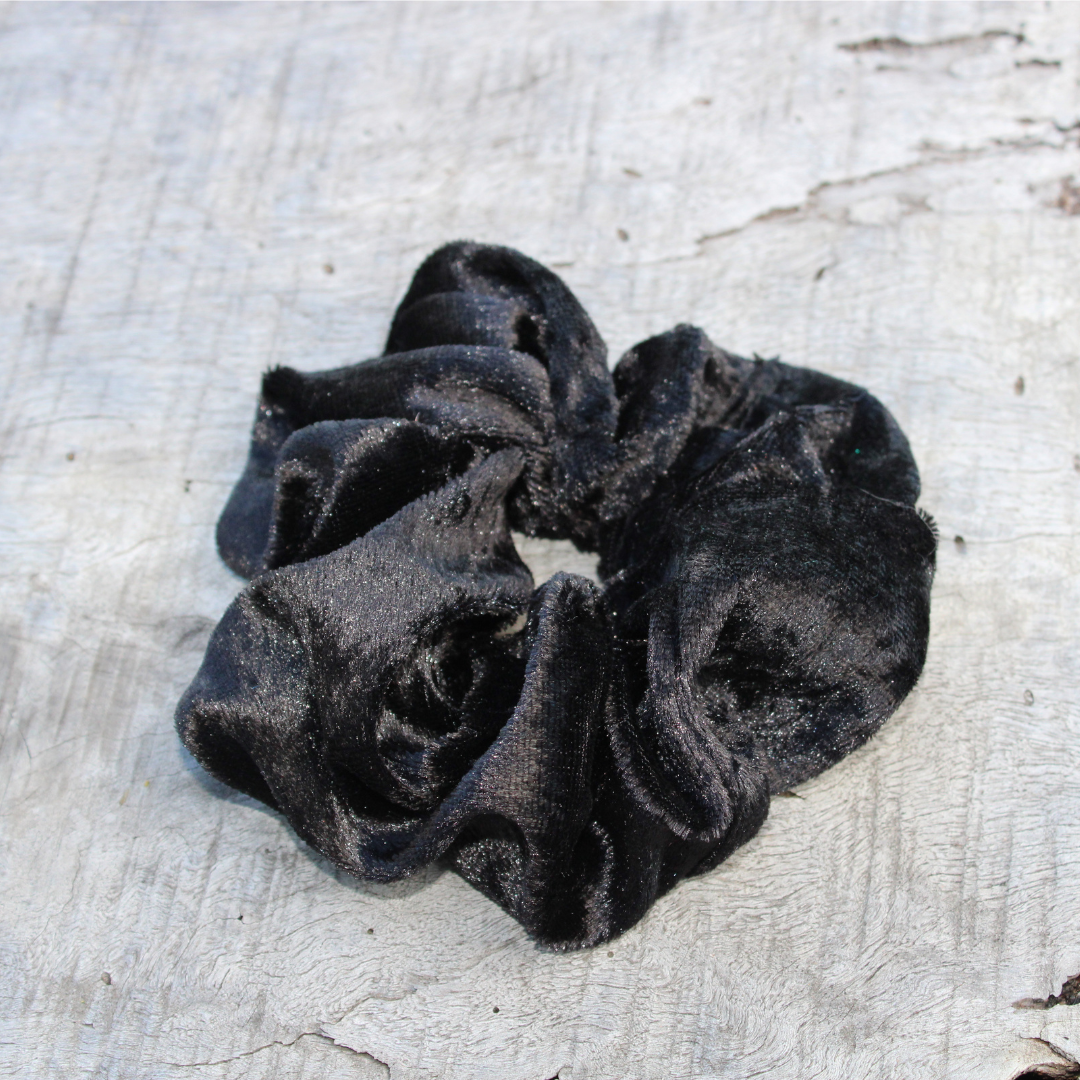 cobba_country_scrunchie_black_velvet_detail.png